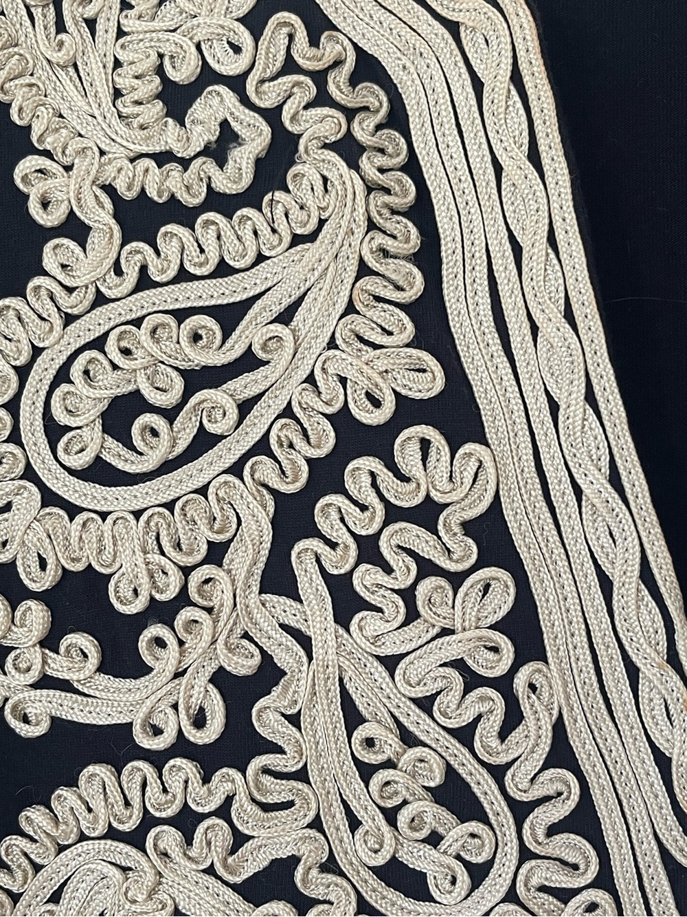 INC International Concepts Black Embroidered V-Neck Long Sleeve Top || Sz Large - Picture 9 of 9